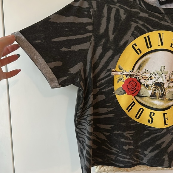 GUNA N' ROSES | Black and Yellow Women's Short Sleeve Cropped Tee - Picture 3 of 7